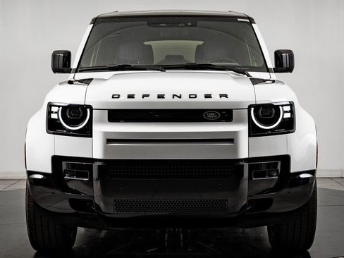New 2026 Land Rover Defender 130 V8 image 2