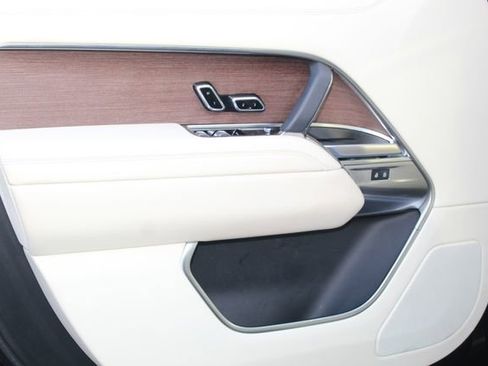 Used 2024 Land Rover Range Rover Long Wheelbase SE image 23