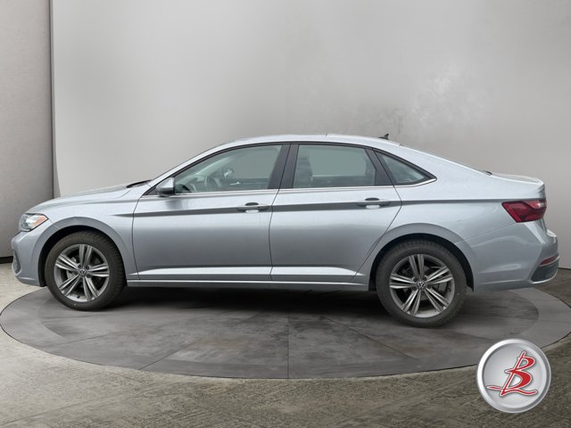 Used 2024 Volkswagen Jetta SE FWD image 4