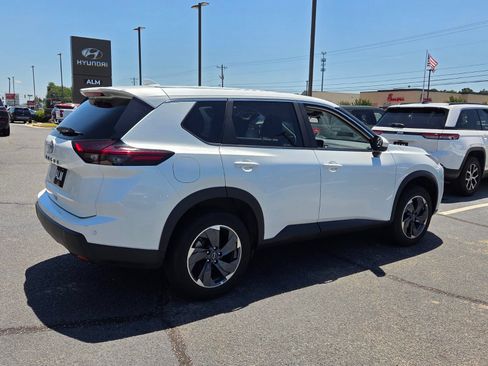 Used 2025 Nissan Rogue SV FWD image 13