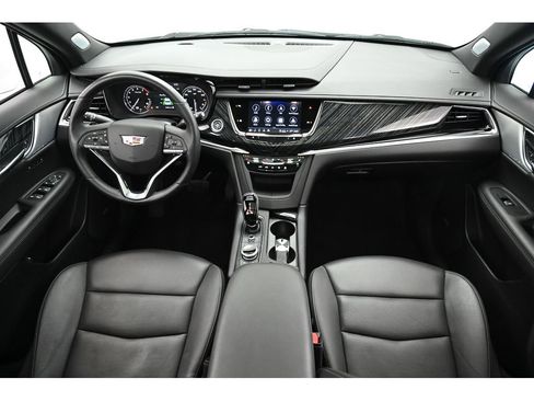 Used 2025 Cadillac XT6 Premium Luxury image 32
