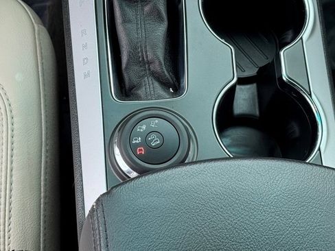 Used 2015 Ford Explorer XLT w/ Equipment Group 202B image 23