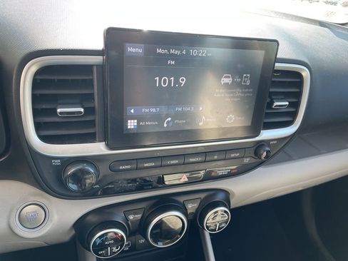 Used 2024 Hyundai Venue SEL FWD image 19