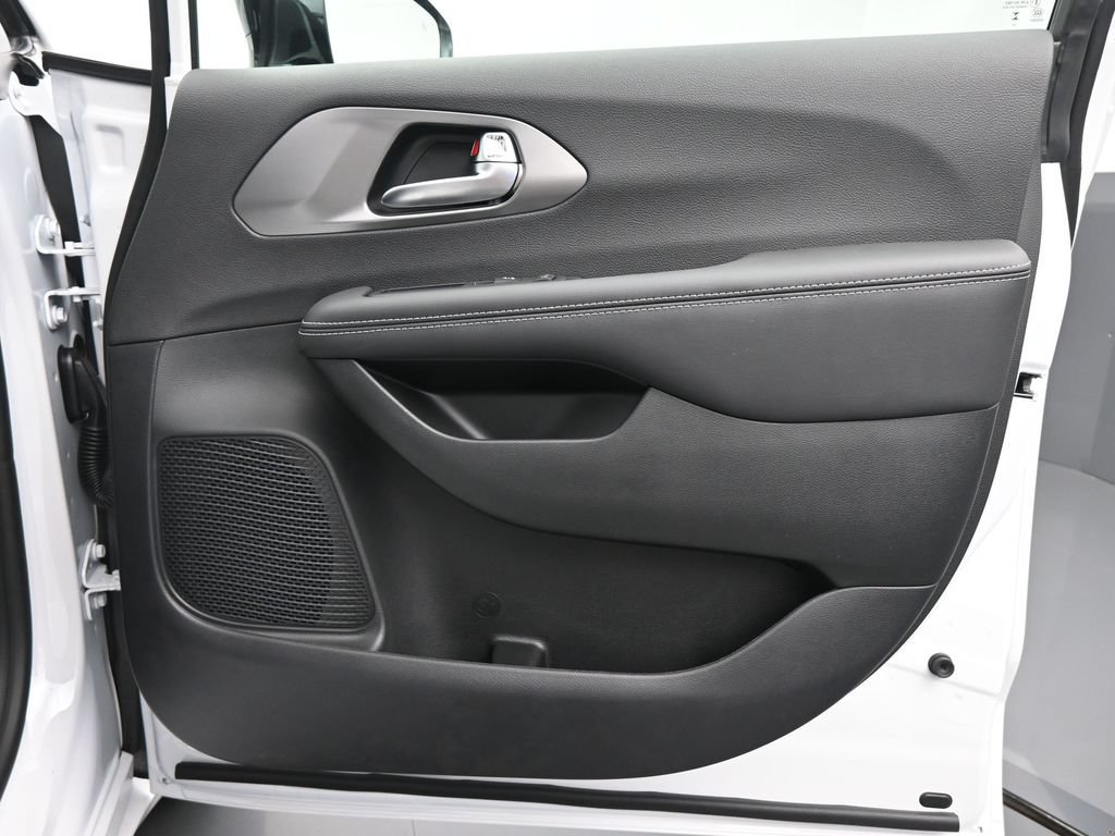 New 2026 Chrysler Pacifica Select FWD image 20