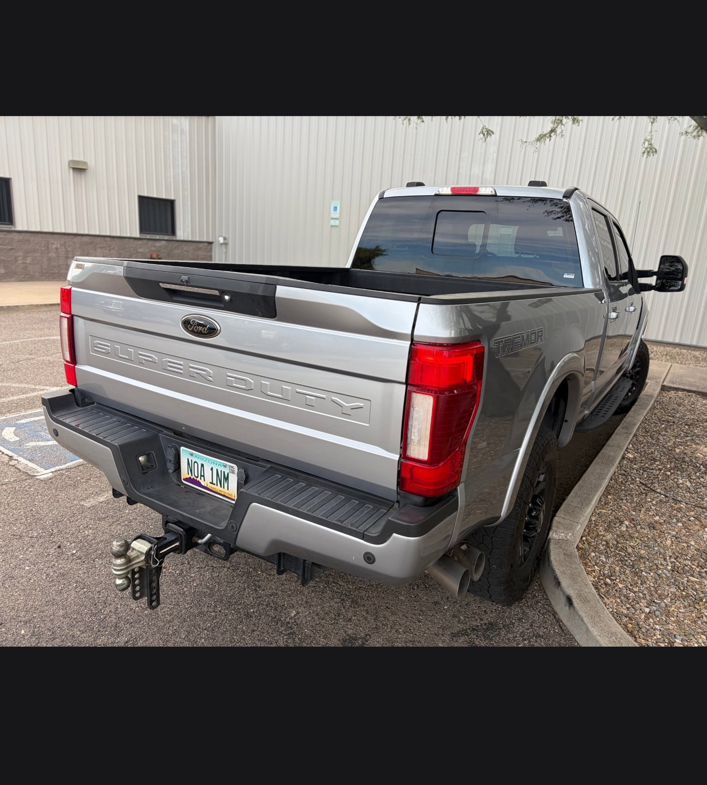 Used 2022 Ford F350 Lariat w/ Tremor Off-Road Package AWD/4WD image 9