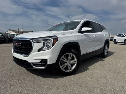 Used 2024 GMC Terrain SLE FWD image 1