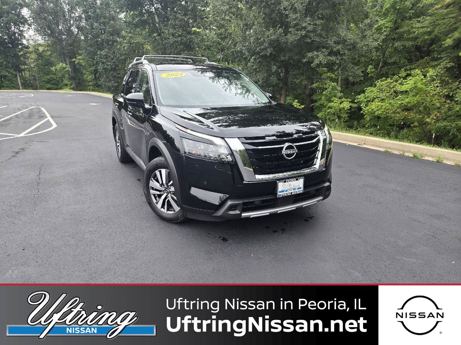 Used 2025 Nissan Pathfinder SL AWD/4WD image 1