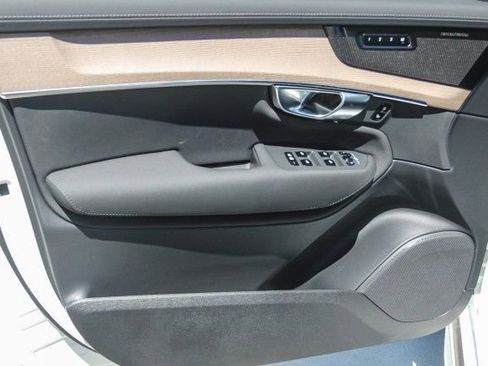 New 2025 Volvo XC90 B5 Plus w/ Protection Package Premier image 18