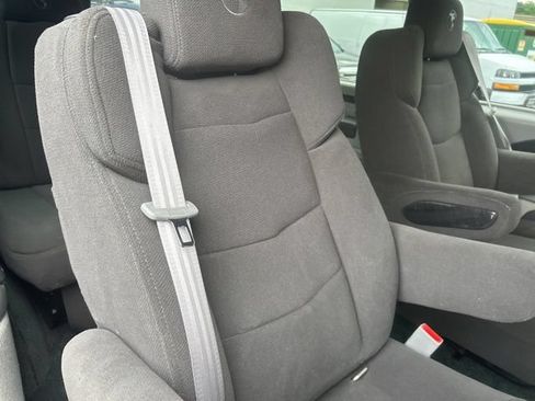 Used 2021 Chevrolet Express 2500 LS w/ Enhanced Convenience Package RWD image 19