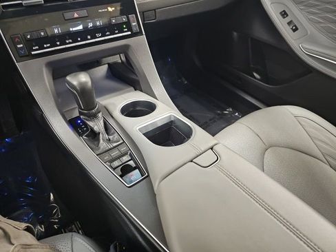 Used 2019 Toyota Avalon Limited image 22