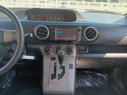 Used 2013 Scion xB FWD image 16