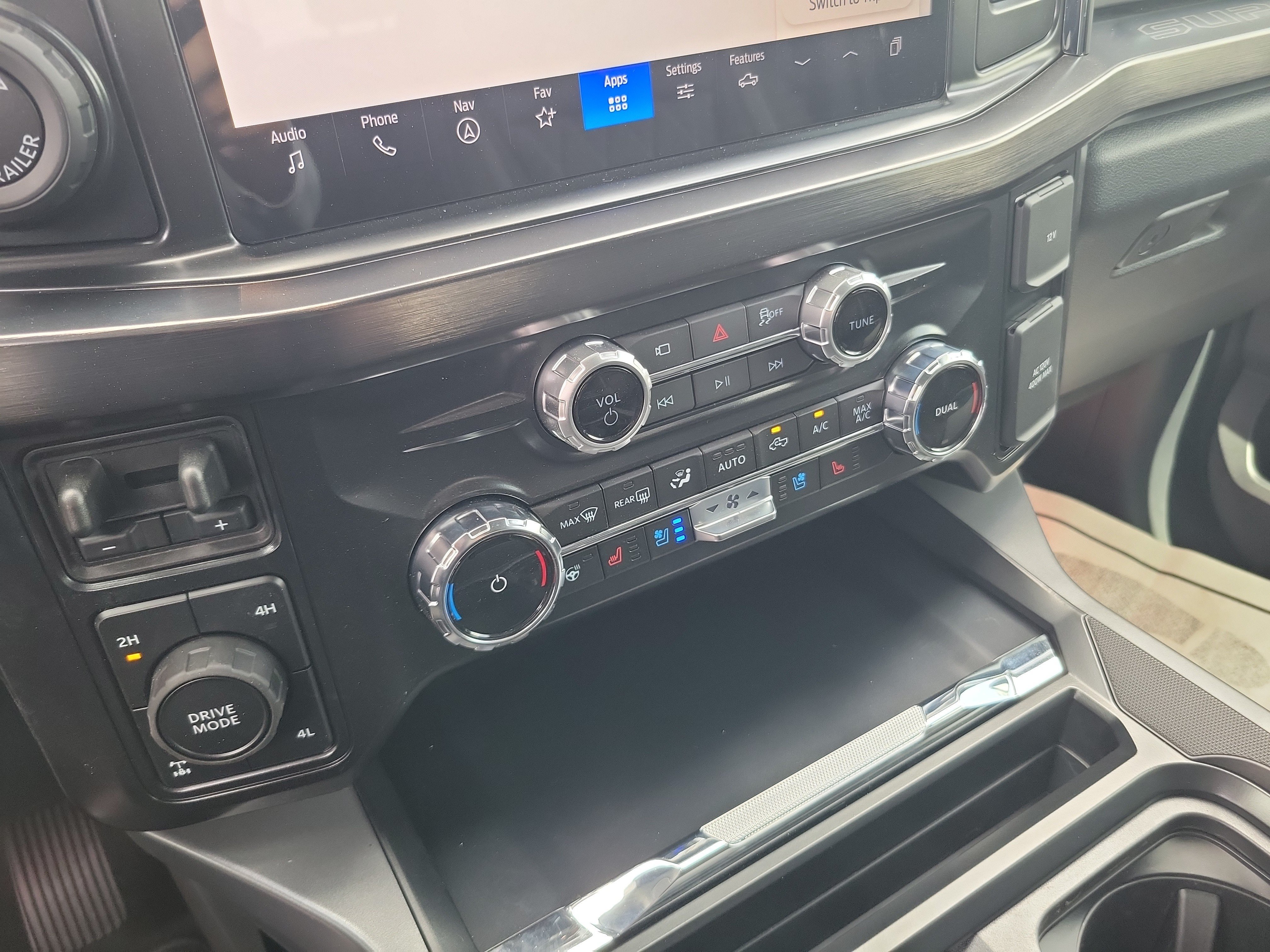 New 2026 Ford F250 Lariat w/ Black Appearance Package AWD/4WD image 17