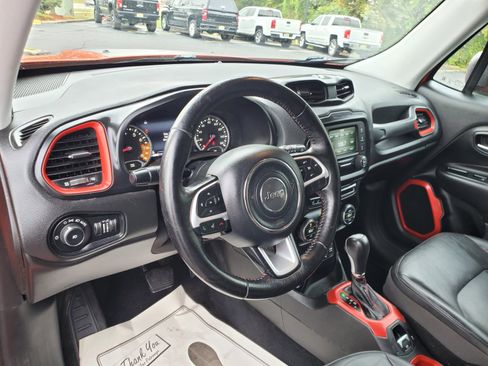 Used 2016 Jeep Renegade Trailhawk w/ Premium Trailhawk Package image 16