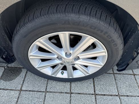 Used 2014 Toyota Camry XLE w/ Leather Package FWD image 3