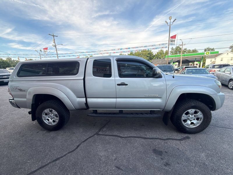 Used 2010 Toyota Tacoma 4x4 Access Cab V6 w/ TRD Off-Road Pkg image 4