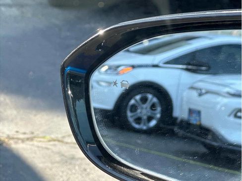 Used 2019 Chevrolet Bolt Premier w/ Infotainment Package image 15