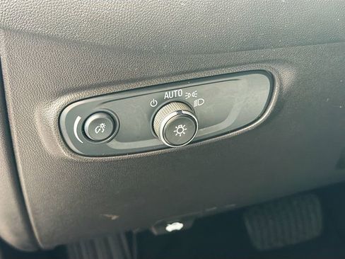Used 2024 Chevrolet Equinox LS w/ LS Convenience Package FWD image 8
