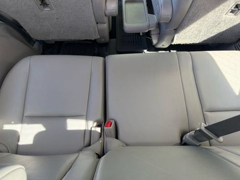 Used 2019 Toyota Highlander XLE FWD image 32