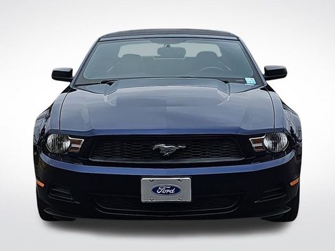 Used 2010 Ford Mustang Convertible image 2