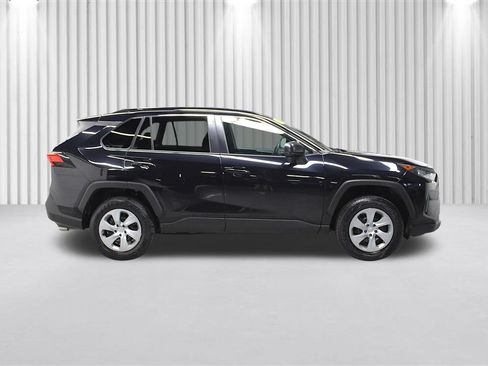 Used 2021 Toyota RAV4 LE AWD/4WD image 2