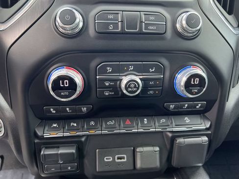 Used 2021 GMC Sierra 1500 AT4 w/ AT4 Value Package AWD/4WD image 17