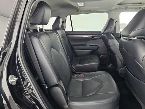 Used 2023 Toyota Highlander Limited FWD image 21
