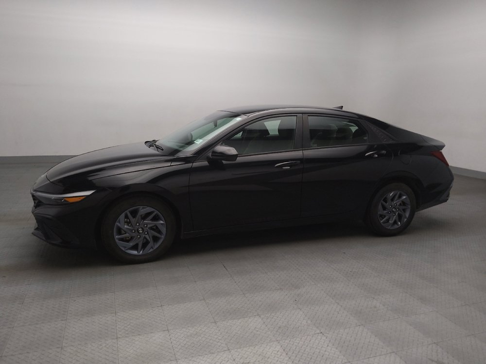 Used 2024 Hyundai Elantra SEL FWD image 2