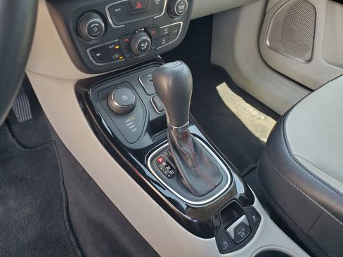 Used 2017 Jeep Compass Limited image 31