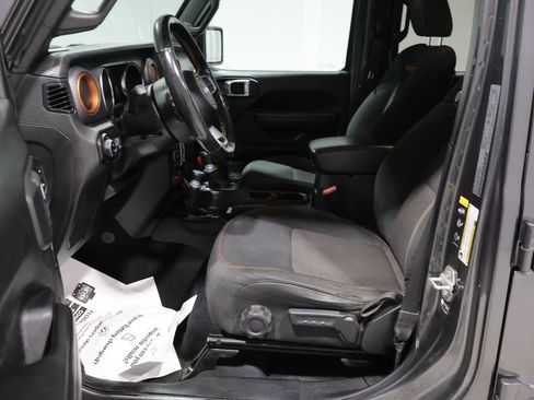 Used 2021 Jeep Gladiator Mojave AWD/4WD image 9