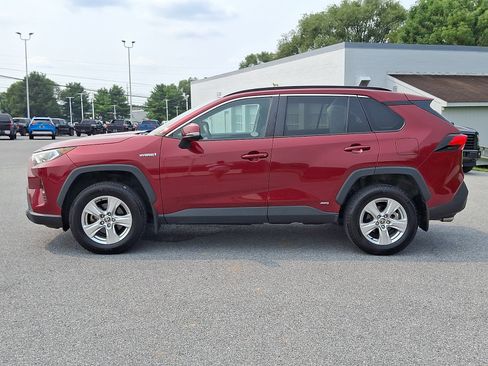 Certified 2021 Toyota RAV4 XLE w/ XLE Grade Weather Package AWD/4WD image 4
