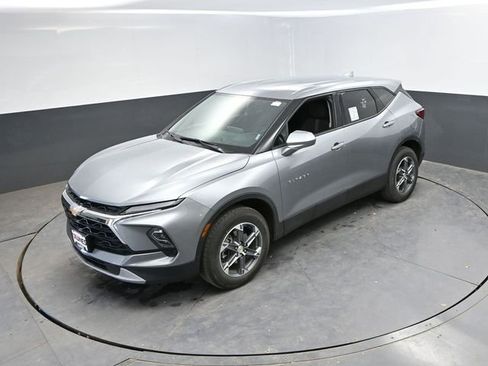 Used 2025 Chevrolet Blazer LT AWD/4WD image 39