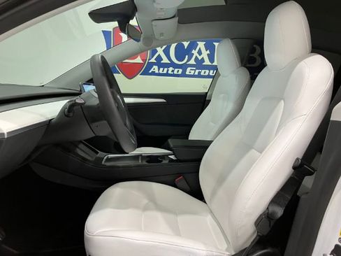 Used 2022 Tesla Model Y Long Range image 16