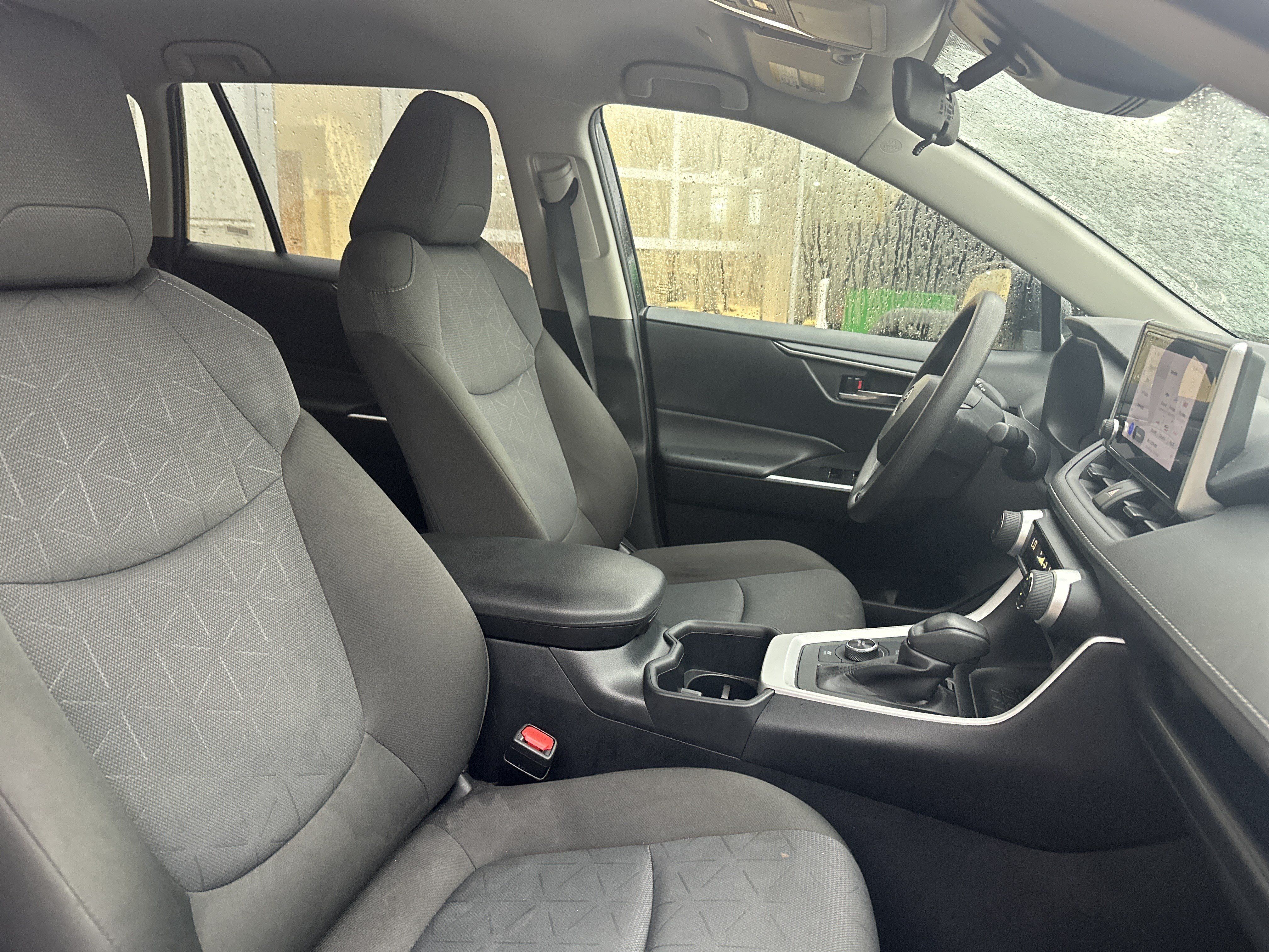 Used 2025 Toyota RAV4 XLE AWD/4WD image 28