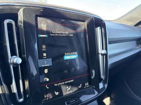 Used 2021 Volvo XC40 T5 R-Design w/ Climate Package image 18