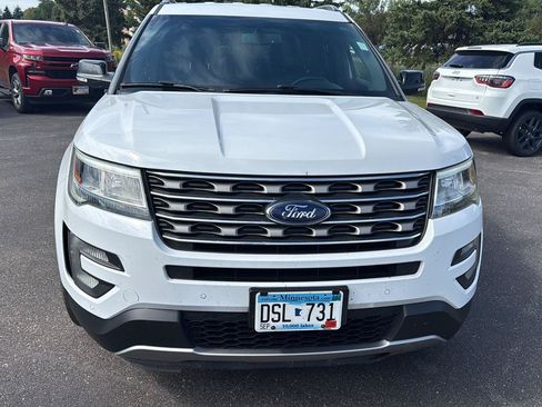 Used 2017 Ford Explorer XLT w/ Equipment Group 202A AWD/4WD image 8