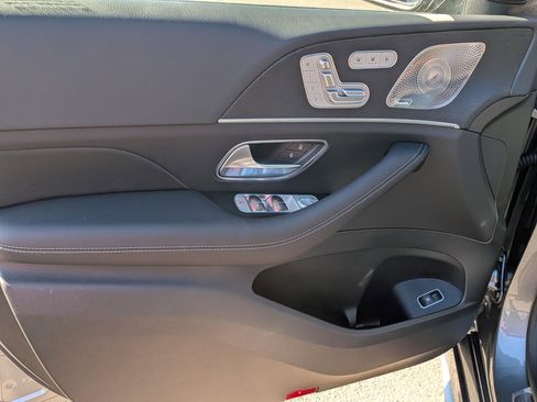 Used 2025 Mercedes-Benz GLS 450 4MATIC image 12