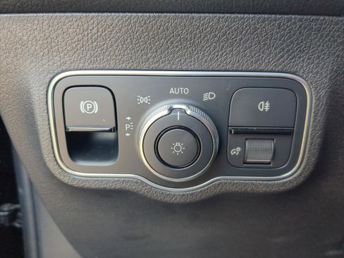 Certified 2025 Mercedes-Benz GLB 250 image 25