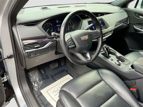 Certified 2021 Cadillac XT4 Luxury w/ Cold Weather Package image 8
