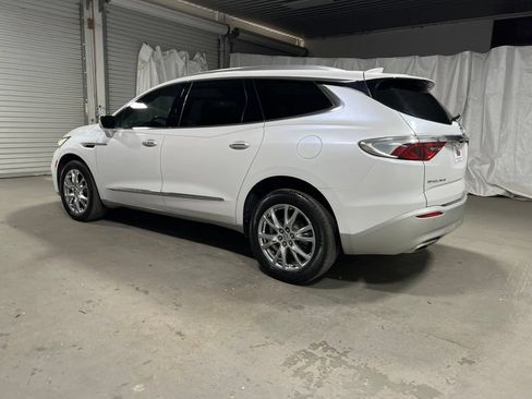 Used 2023 Buick Enclave Essence w/ Experience Buick Package FWD image 5