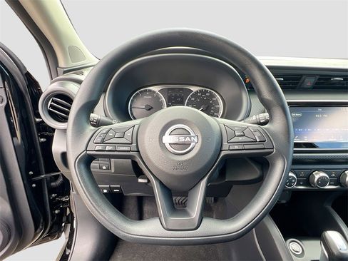 New 2025 Nissan Kicks Play S image 11