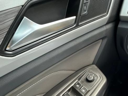 Used 2023 Volkswagen Atlas Cross Sport SE FWD image 11