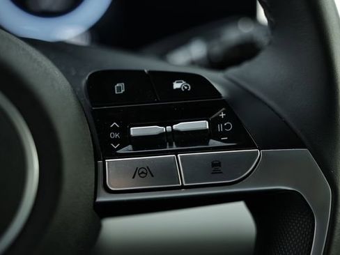 Certified 2025 Hyundai Elantra Limited image 33