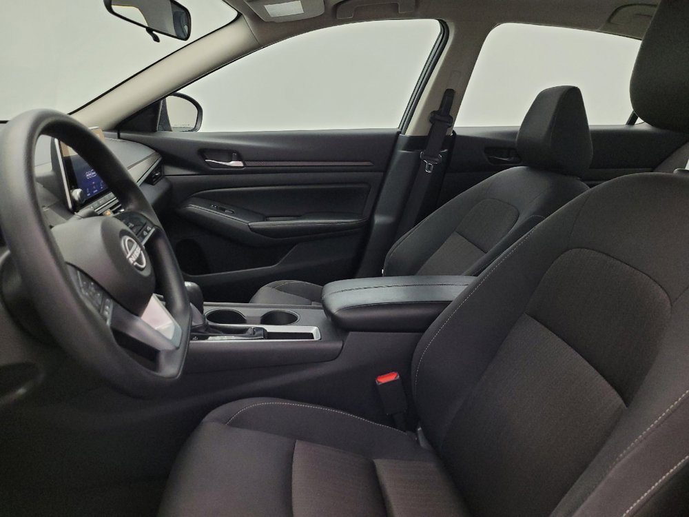 Used 2025 Nissan Altima 2.5 SV FWD image 17