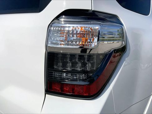 Used 2022 Toyota 4Runner SR5 Premium w/ Moonroof Package RWD image 30