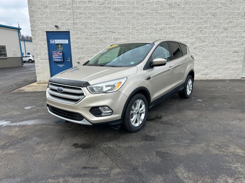 Used 2017 Ford Escape SE w/ SE Cold Weather Package image 2