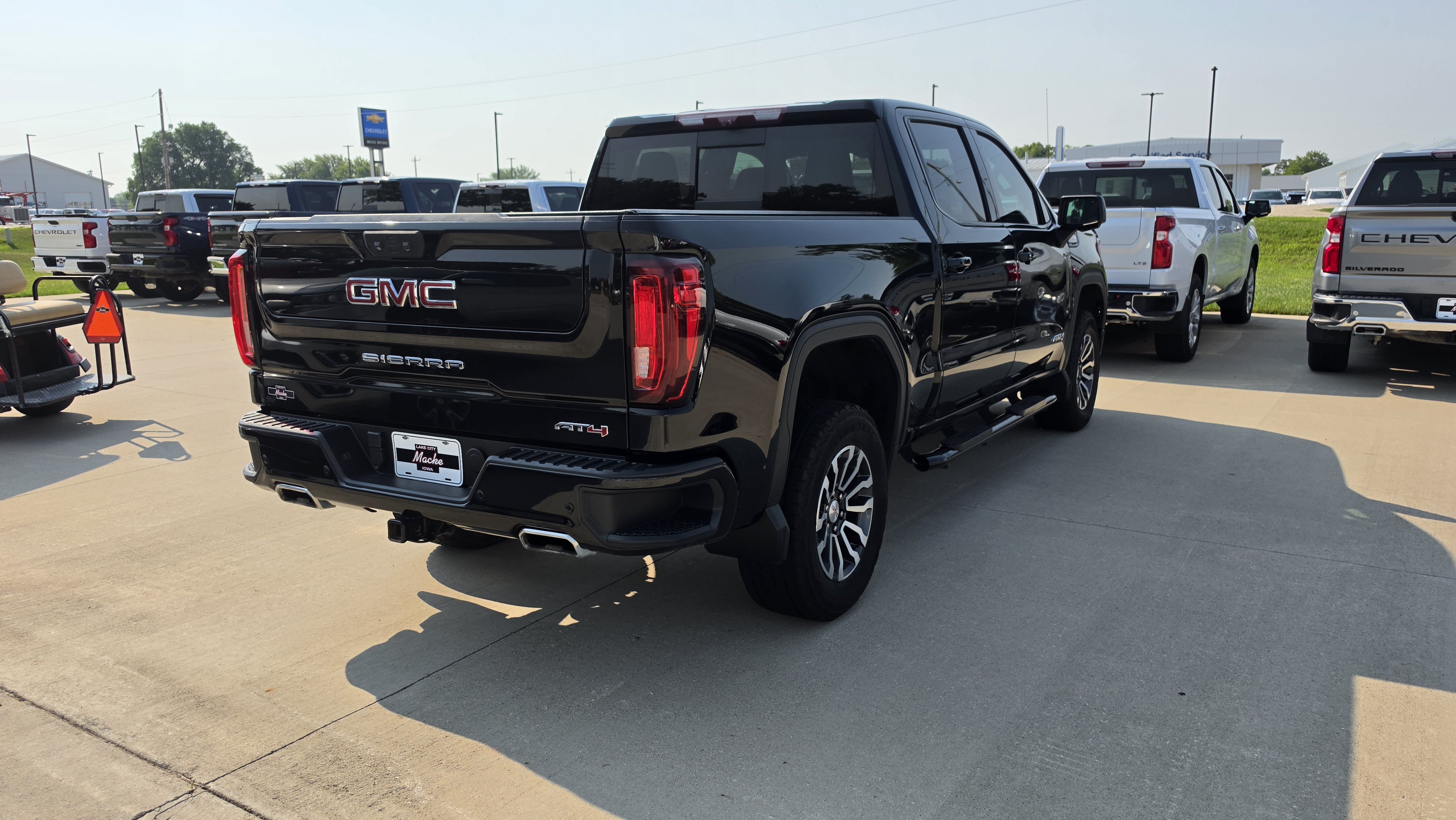Certified 2023 GMC Sierra 1500 AT4 w/ Technology Package AWD/4WD image 5