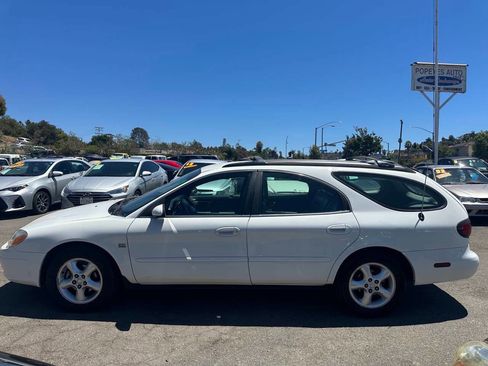 Used 2000 Ford Taurus SE image 4