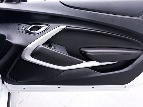 Used 2020 Chevrolet Camaro SS RWD image 32