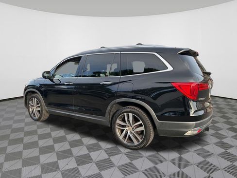 Used 2018 Honda Pilot Touring image 5