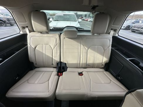 Used 2023 Ford Expedition Limited image 24